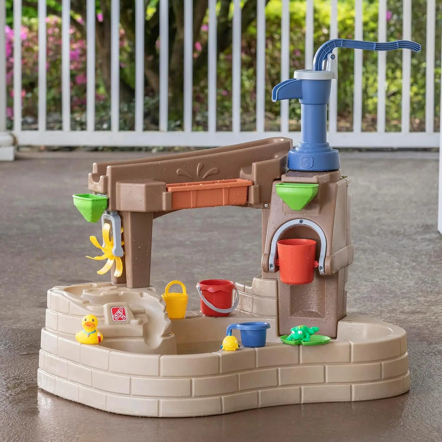 Pump & Splash Discovery Pond Water Table, Kids Water Sensory Activity Pool, Summer Outdoor Toys, 10 Piece Toy Accessories, For T